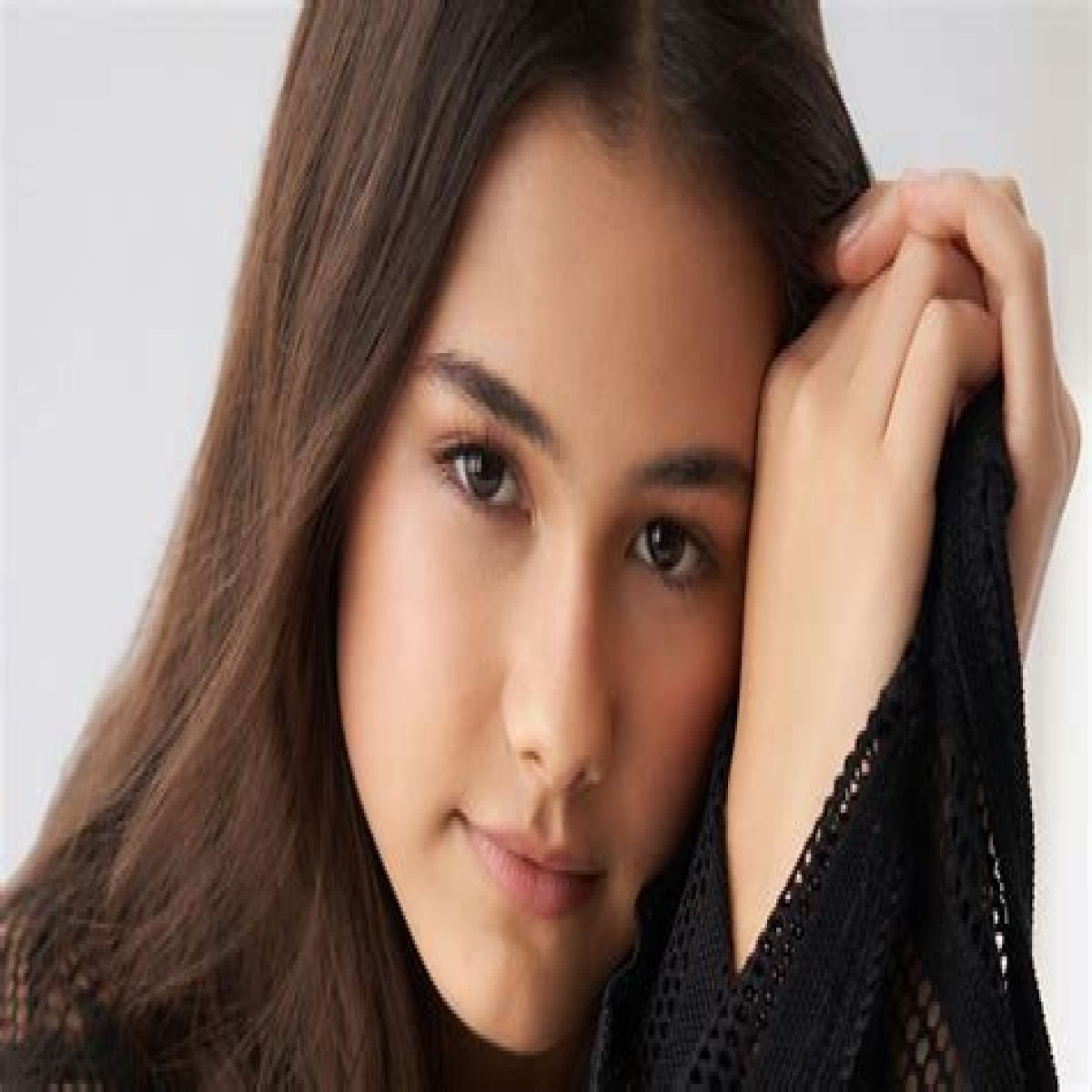 What Does Lumi Pollack Do for a Living? Her Age, Parents, Wiki, Bio